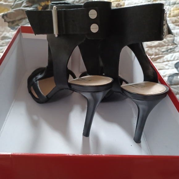 Shoes - Picture 8 of 9